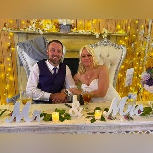 Wedding - Mr and Mrs table sign